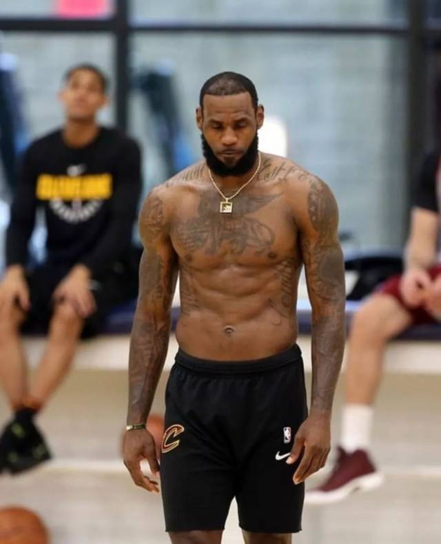 法尔克：拜仁想把努贝尔卖给英超俱乐部，但他的高薪会是问题（法尔克：拜仁拟将努贝尔出售至英超，高薪或成交易障碍）