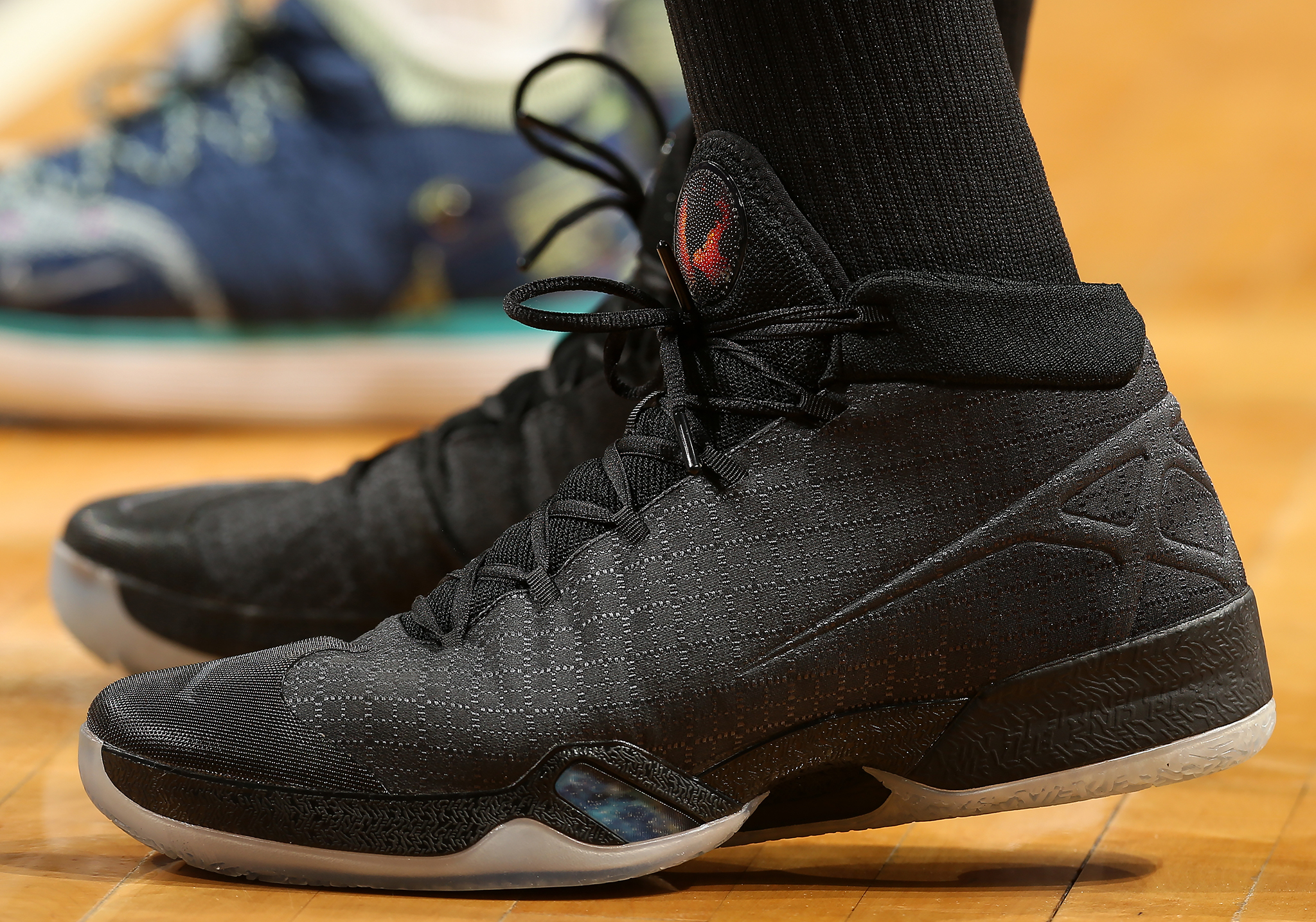 辽宁男篮在俱乐部杯首战失利，后调整阵容暂稳，以90比79战胜合肥男篮，杨鸣调整战术有效应对挑战。（首战失利后阵容微调稳住局面，辽宁男篮90-79力克合肥，杨鸣战术应变奏效）