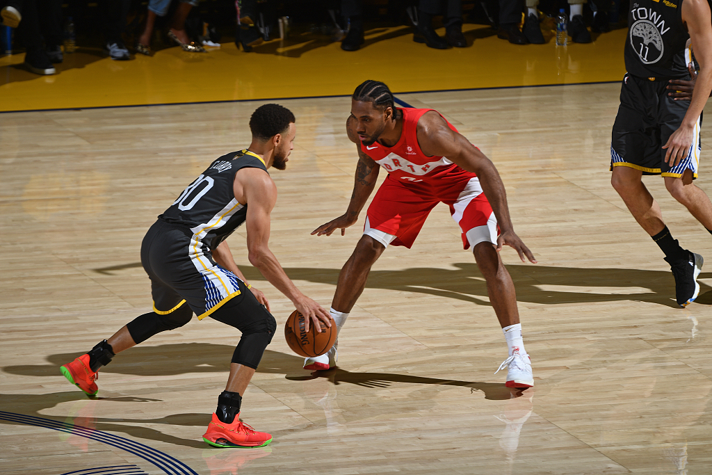 埃尔切3-0大胜赫罗纳，拉法-米尔两球，巴莱拉破门（拉法-米尔梅开二度，巴莱拉建功，埃尔切3-0完胜赫罗纳）