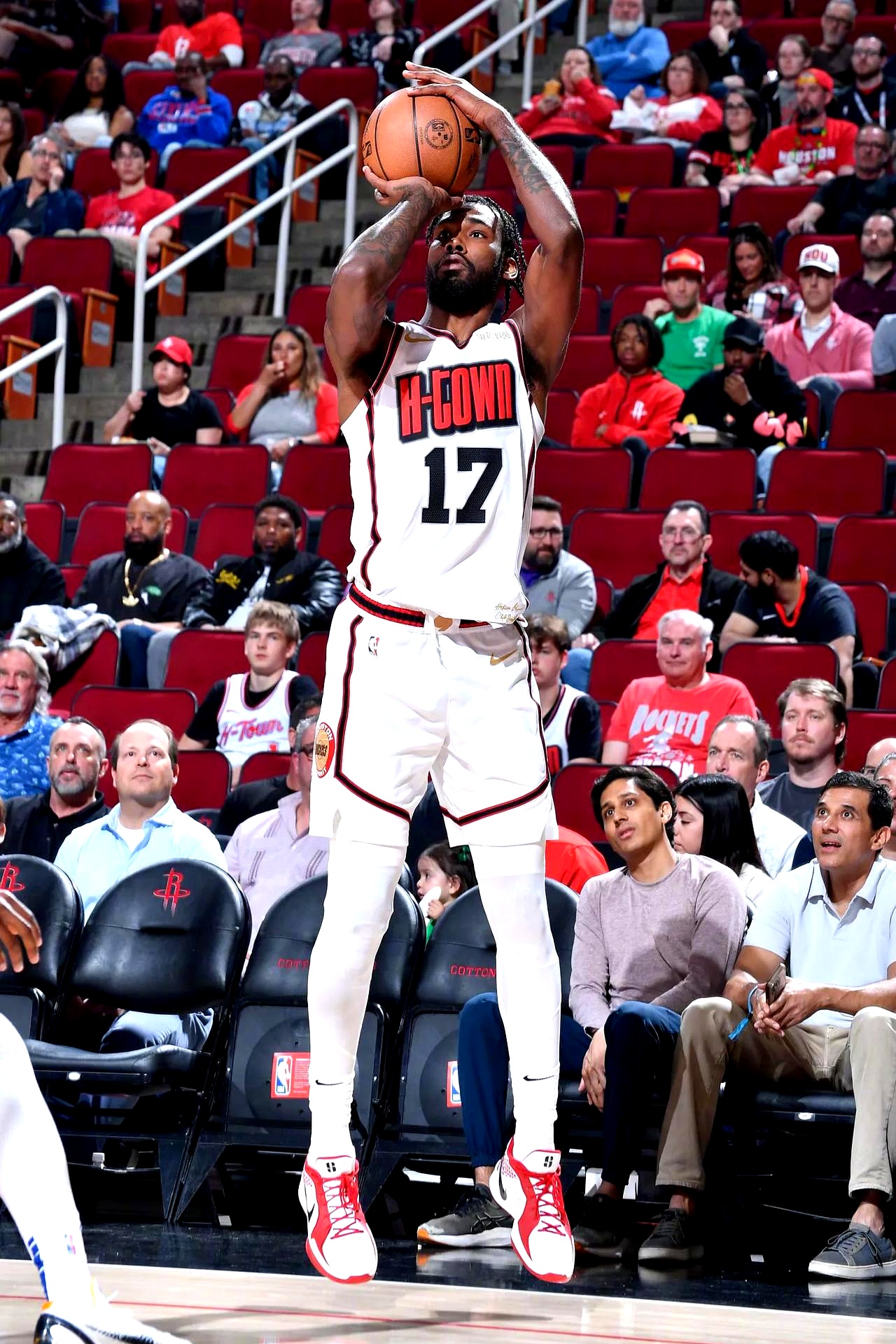 庆祝大儿子蒂亚戈13岁生日，梅西一家举办了巴萨主题生日派对（梅西一家为长子蒂亚戈13岁庆生，办了一场巴萨主题派对）