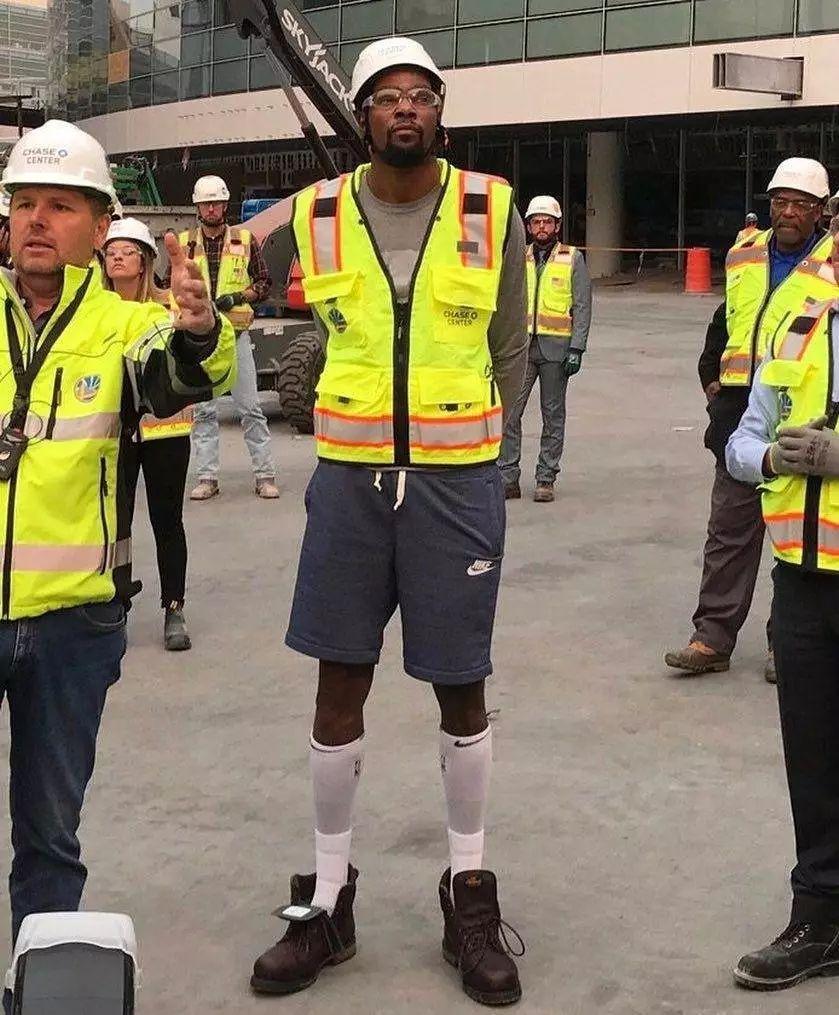 布冯谈意大利足球：我们从小就注重成绩，现在要回归技术训练（布冯：意大利足球从小偏重成绩，如今该重拾技术训练）